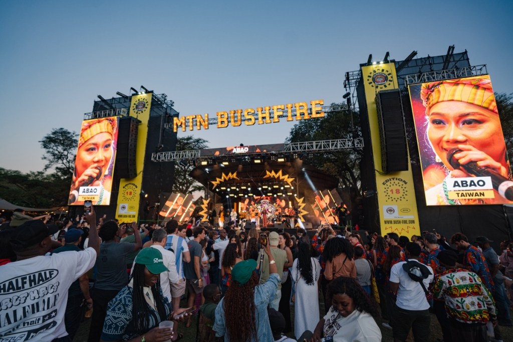 阿爆ABAO 傍晚時分於灌木之火主舞台登台