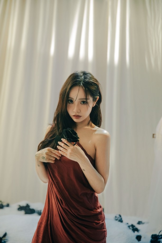 Kimberley陳芳語新歌〈侵愛的〉由李杰明填詞 (照片提供:陶山音樂)
