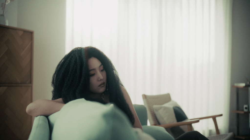 首張專輯《Time》倒敘流轉十多年來歌唱經歷的種種遭遇，找到屬於自己的靈魂歸屬