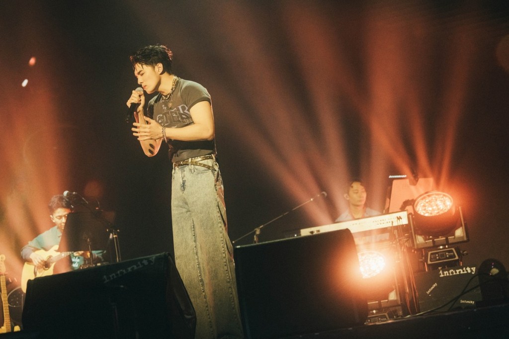 黃偉晉在音樂會上展現過人唱腔