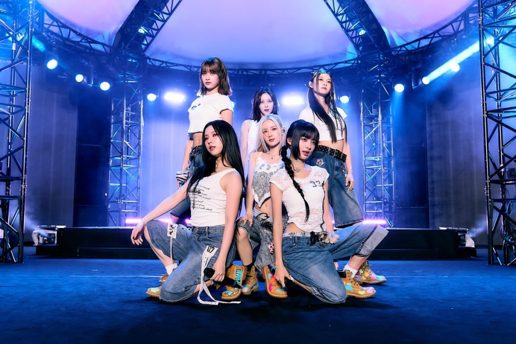 GENBLUE幻藍小熊在兒童新樂園開唱完起水槍大戰(前排左起AYEON、毓、采甄、後排左起NICO、XXIN、許媛媛)