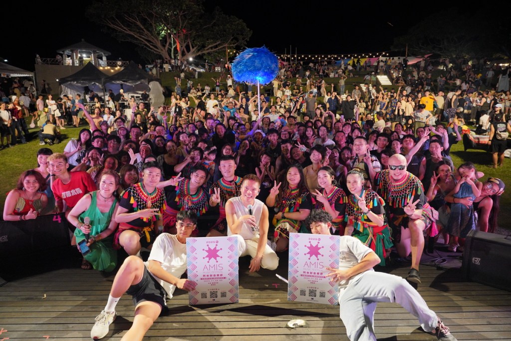 Suming於台東東海岸大地藝術節「月光・海音樂會」演出 (林家卿攝影)
