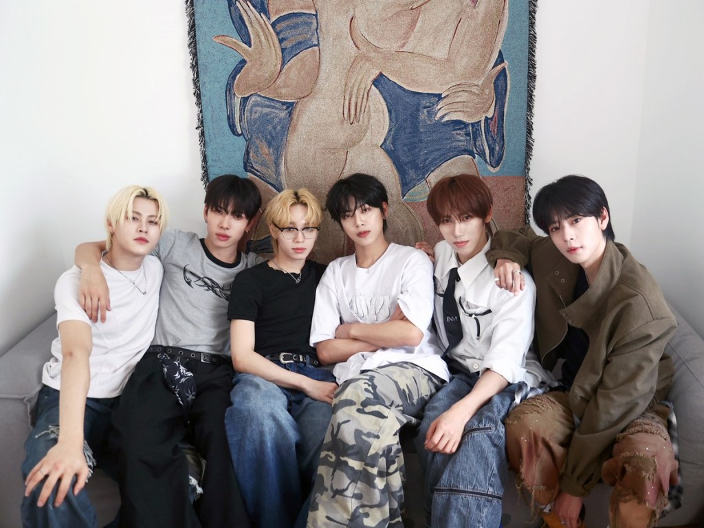 SEVENTOEIGHT(左起美祥、陳柏佑、D'OM帝翁、陳麒文、彭义翔、王學駿)赴韓受訓一個半月全面進化