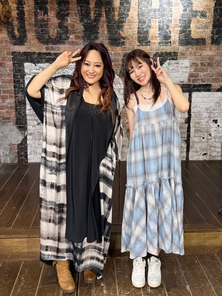 靈魂DIVA家家×文慧如夢幻聯動　首度同框合唱新歌〈再見那個誰〉。（相信音樂提供）