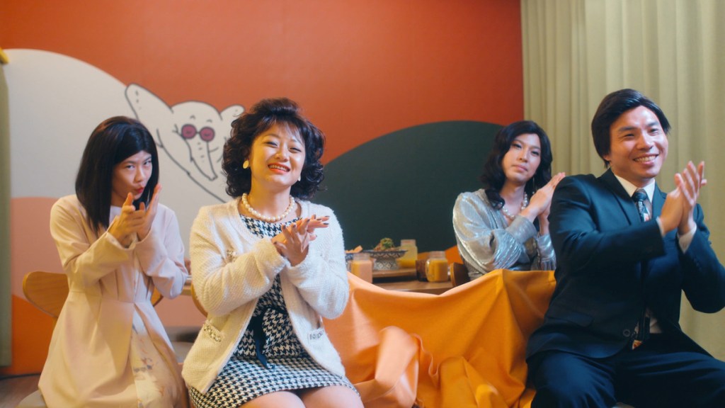 蓋瑞、羅莎莎〈我懂你的奇怪〉MV加入哈哈台戲劇系列《哈棒仔聲》角色 (照片提供:哈哈台)