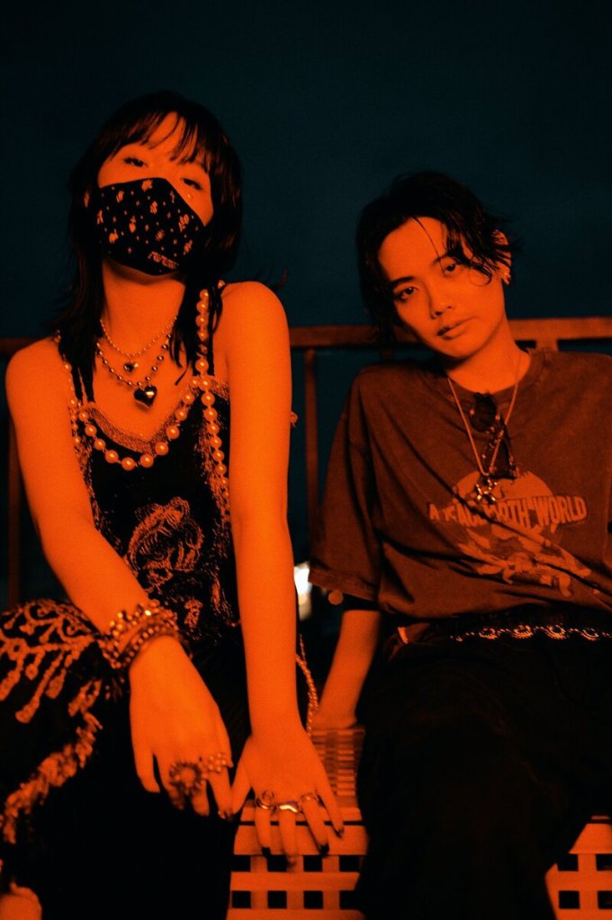 金曲組合珂拉琪宣布一次推出兩張實體專輯，攜手聶永真團隊操刀設計