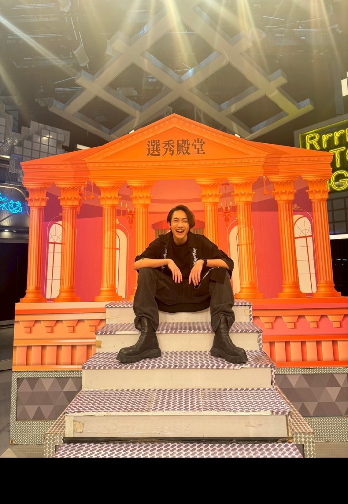 陳守恩因為蕭敬騰一戰成名的激勵，放棄美國學業回台追夢。（圖：容易文創有限公司）