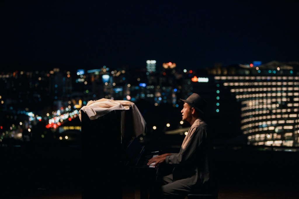 張震嶽重新詮釋寫給潘瑋柏的〈梅雨季〉！《跟著感覺走》實體8/28發行