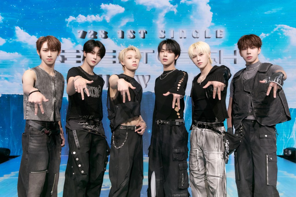 SEVENTOEIGHT728在韓辦出道SHOWCASE宣布正式出道首創台灣男團先驅(左起：EXXI义翔、學駿、D'OM、麒文、美祥M、JAGGER柏佑)