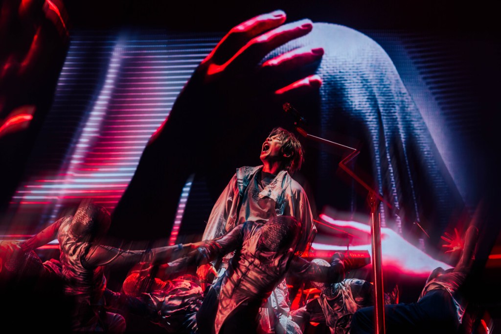 八三夭在高雄巨蛋舉辦2025生日趴《沒有翅膀的人》巡演首站 (照片提供:KKLIVE、不搖就滾)