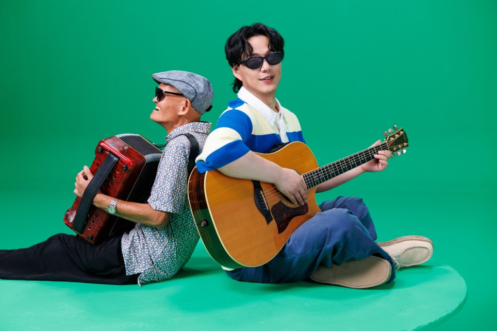 蕭煌奇全新單曲〈輝煌旅行社〉邀請李炳輝合作 (照片提供:華納音樂)