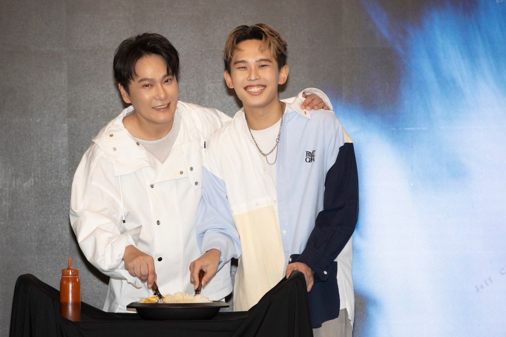 張信哲舉辦全新專輯《屬於》分享會！理想混蛋雞丁現身力挺