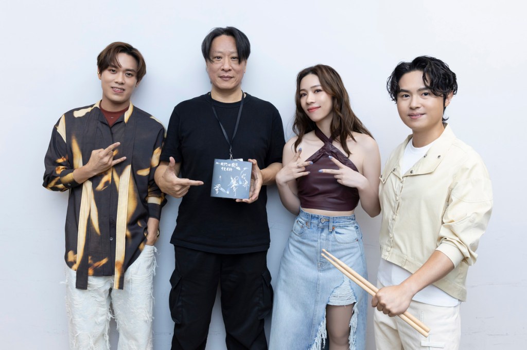 告五人新專輯回歸Live House世界巡演邀請吉他教父黃中岳老師擔任音樂總監。（相信音樂提供）