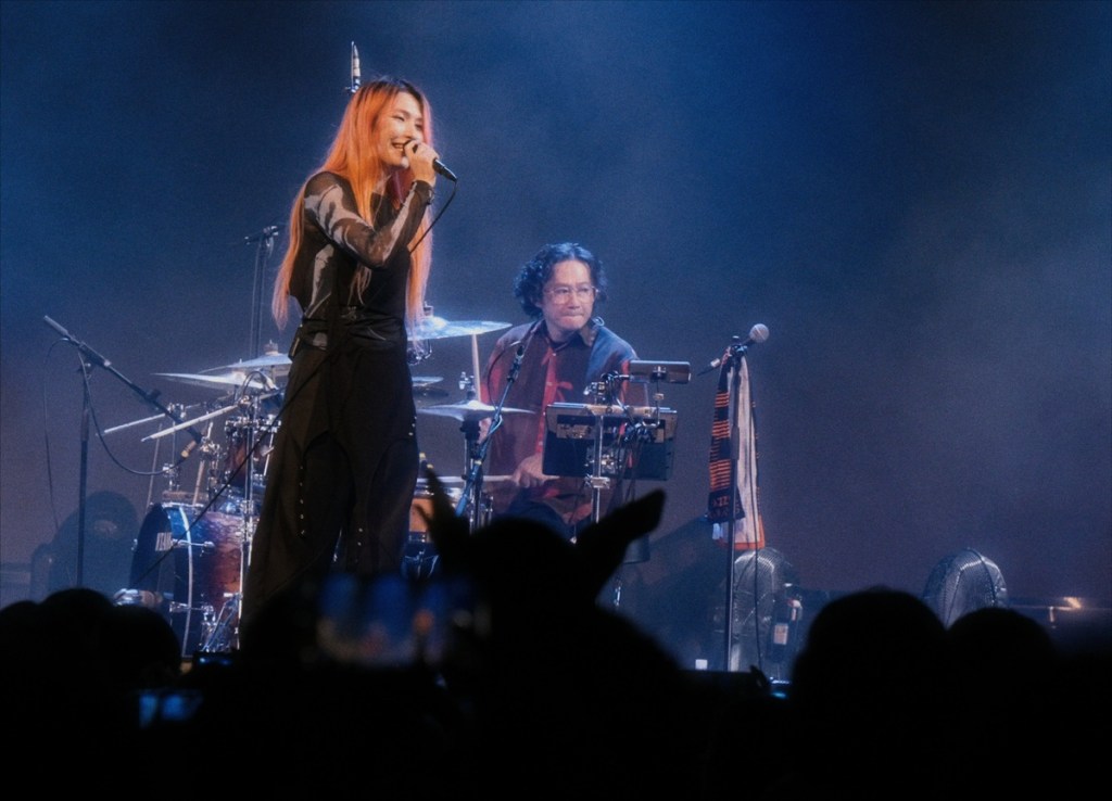 Tizzy Bac自台北場啟動，每週末一飛，一個月唱4場，連續11個週末不間斷。（相信音樂提供）