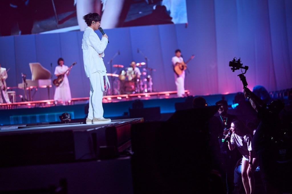 馨儀抱病上場  青峰急尋觀眾幫唱（緒風提供）