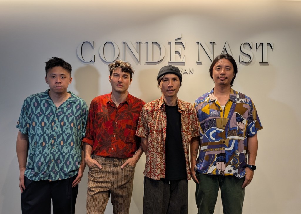 鳳小岳與壓克力柿子前進各大公司進行辦公室快閃