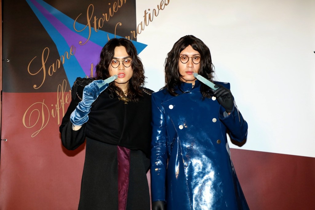 黃宣YELLOW cosplay「冒牌鶴The Crane」站台變踢館，意外被爆私下竟有「變裝嗜好」