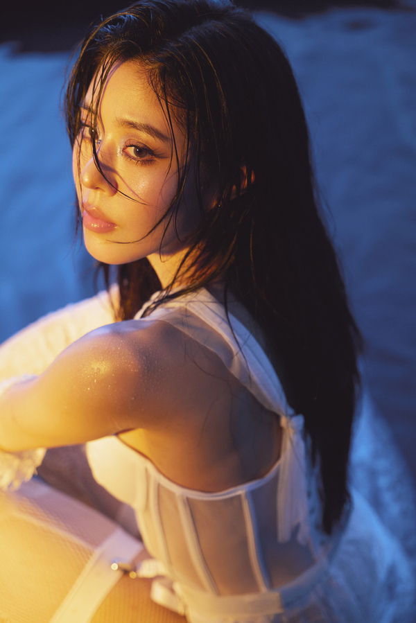 ERIKA釋出暗黑新單曲〈Crush〉