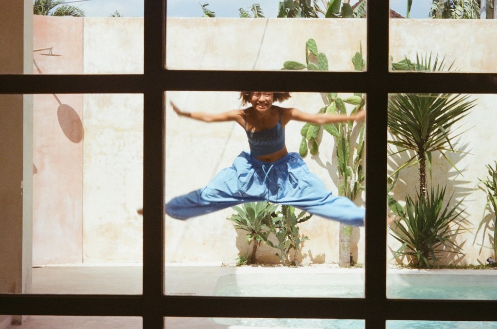 moon tang支華語單曲一口一MV遠赴峇里島拍攝大解放！換上比基尼展現小性感及海島風情