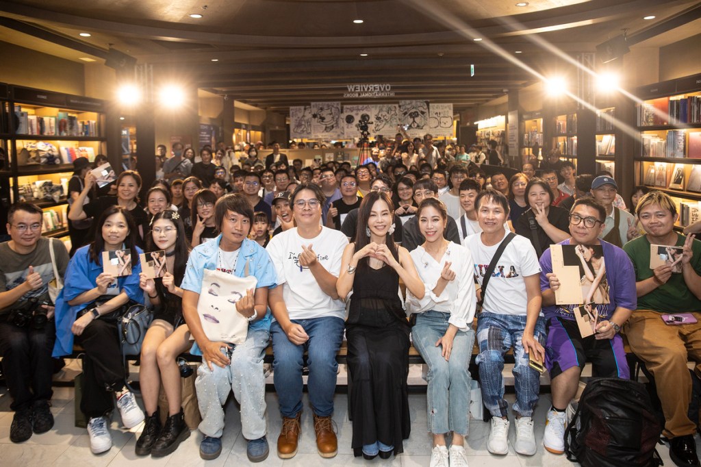 彭佳慧舉辦《完整的大人》實體專輯簽唱會 (照片提供:索尼音樂)