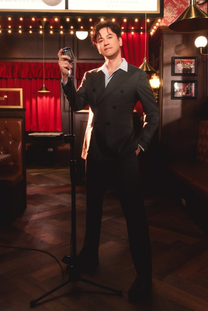 李聖傑首波主打〈複製貼上〉便用輕鬆、復古的Disco Funk曲風呈現科技的反差衝突感（華納音樂 提供）