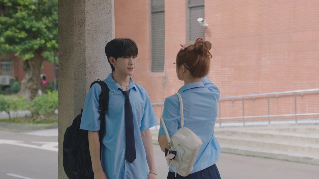 「F.F.O」俊希首度挑戰劇情式MV，飾學生時期的學長開啟認真模式狂讀腳本