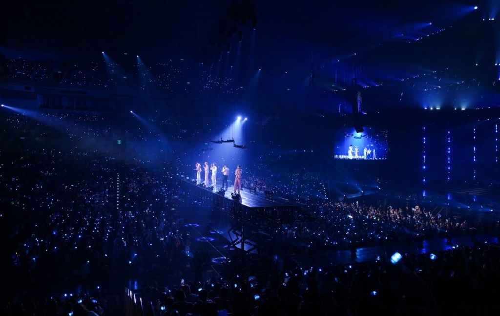 Energy橫空飛越舞台與四面八方觀眾最近距離