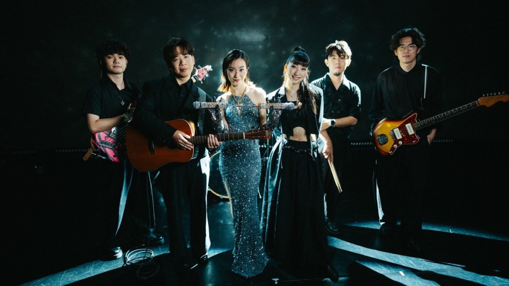 左二吉他手子慶右三主唱瓊文