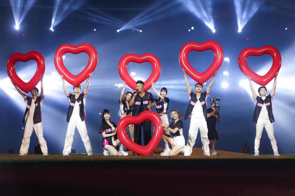 李玖哲登大巨蛋參與樂天桃猿主題日演出 (照片提供:樂天桃猿)