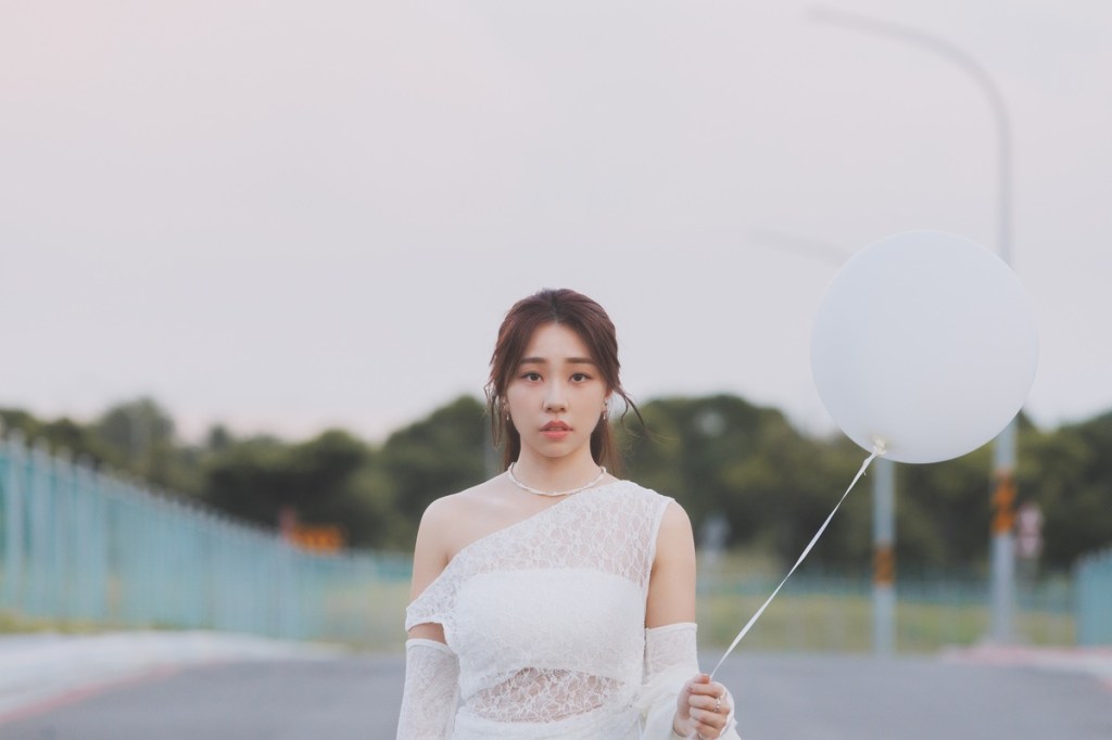 艾薇新歌藏洋蔥　以〈天使借的溫柔〉寄託對阿公的思念與溫柔祝福