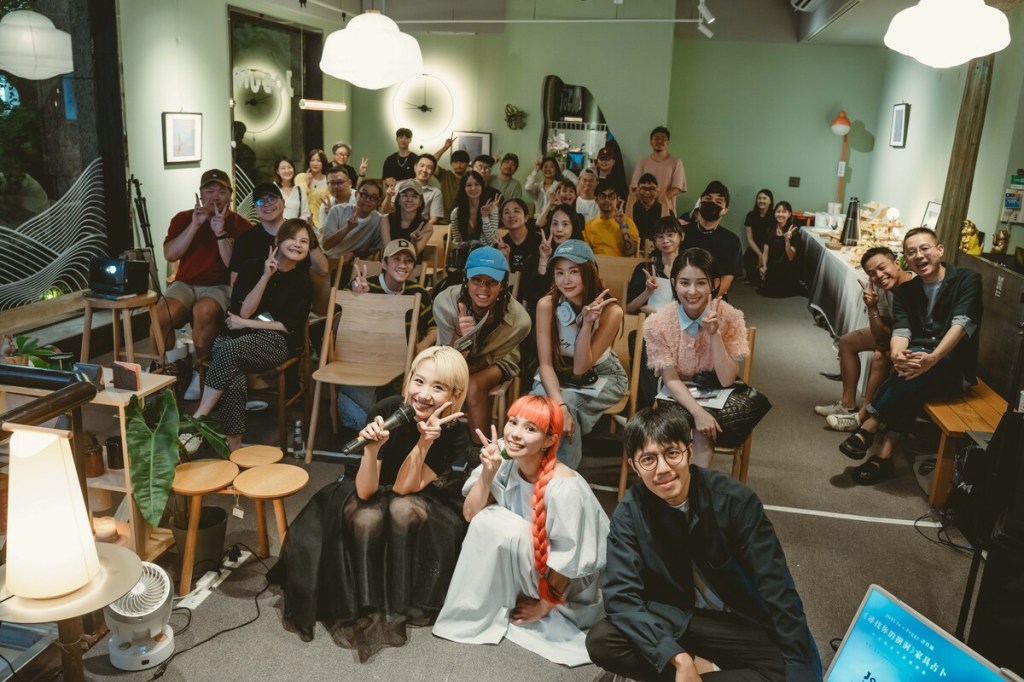 許哲珮特別舉辦媒體聽歌會，邀請眾多好友一同感受「樹洞裡的秘密」