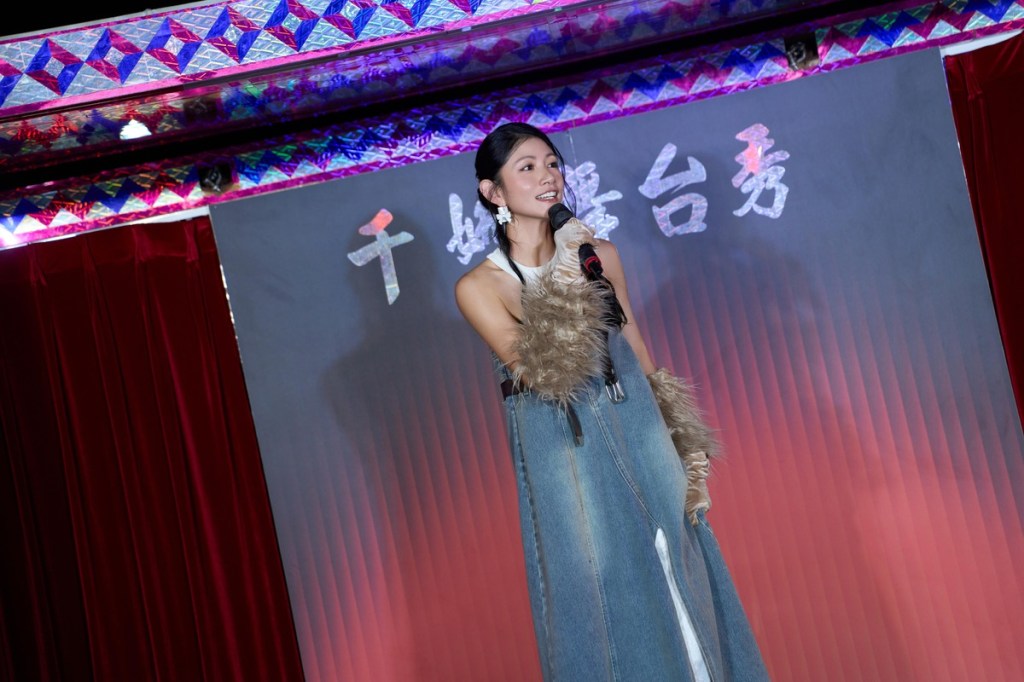 李千娜帶著電子花車跑夜市宣傳！下一場簽唱會9/27在高雄夢時代