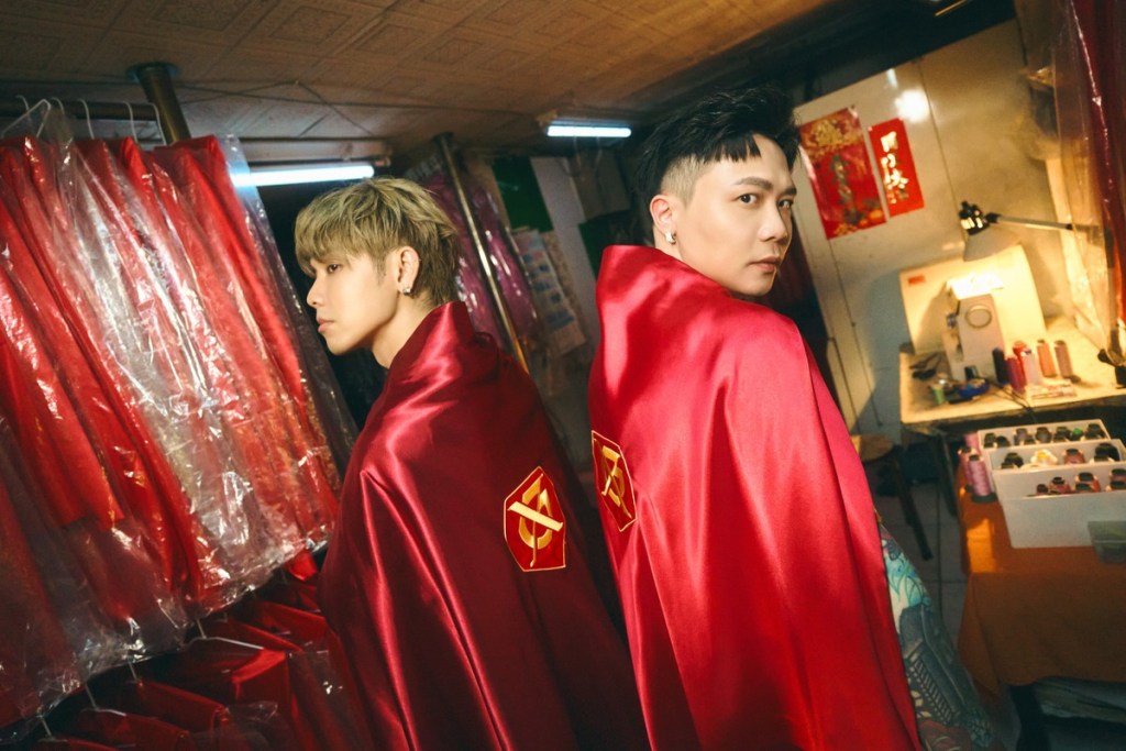 GX披上披風 成為彼此的超人