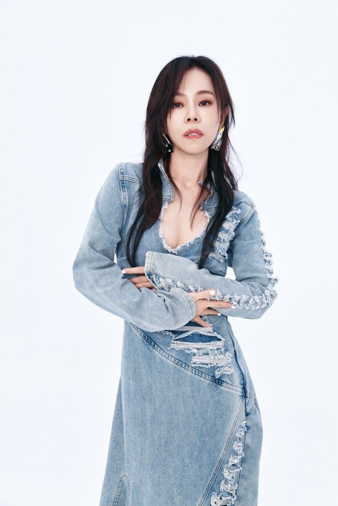 彭佳慧為影集《看看你有多愛我》演唱主題曲〈因為愛的關係〉(照片提供:索尼音樂)