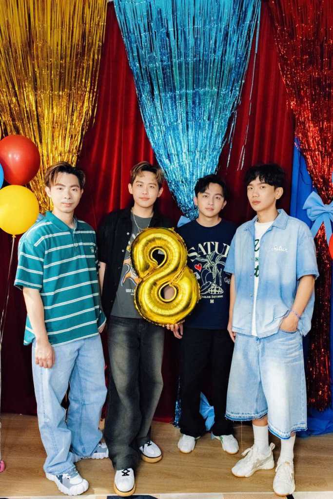 〈祝你生日快樂〉這首歌源自去年團員們特地為主唱雞丁準備的生日驚喜，當時鼓手可沛與兩位吉他手阿哲、建廷，用極短的時間完成詞曲創作、親自獻聲演唱，成為真摯友誼的證明