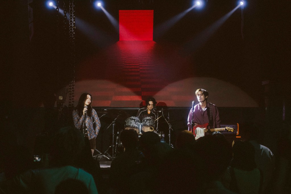 告五人最新釋出的〈將錯就對〉MV再度突破框架、口碑炸裂！（相信音樂提供）