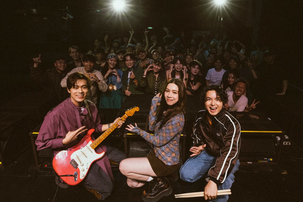 告五人新歌〈將錯就對〉MV末日前開唱！驚見喪屍亂入演唱會現場。（相信音樂提供）