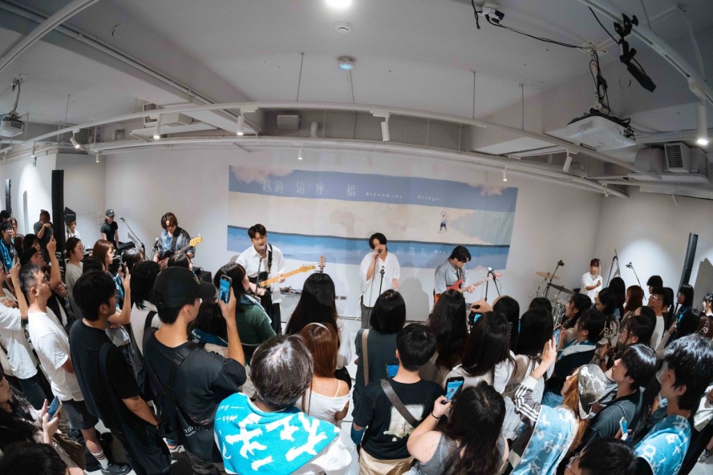 Who Cares胡凱兒將推出全新專輯《越過這座橋》(照片提供:Who Cares胡凱兒)