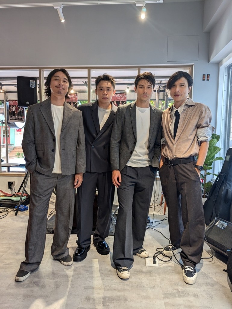 鳳小岳與壓克力柿子今日舉辦媒體餐敘(由左到右順序：Bass雞屁、鼓手李軒、主唱鳳小岳、吉他手阿達)