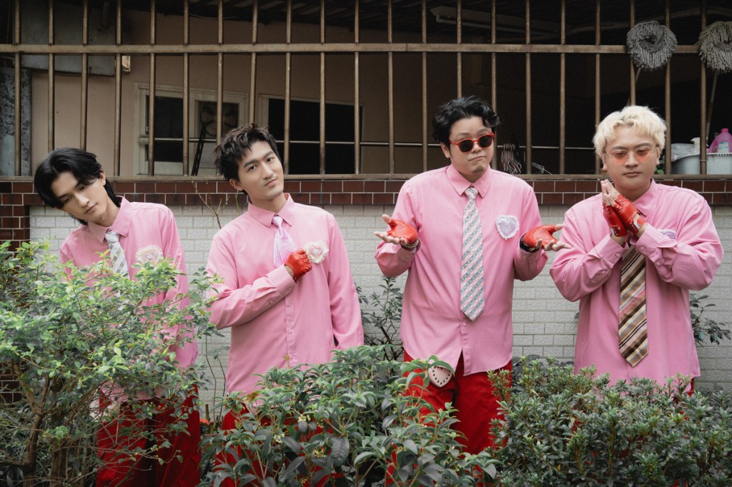 主唱王表示：「〈Dumplings〉概念源於「好吃不過餃子」的俗語。」寫歌時，他在 YouTube 上找大廚包餃子的教學影片當靈感，認真分析料理口訣與飽滿好餃子的審美標準