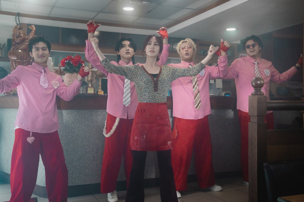 冰球樂團最新單曲〈Dumplings〉為新專輯暖身！MV邀來小薰演出「餃指舞」