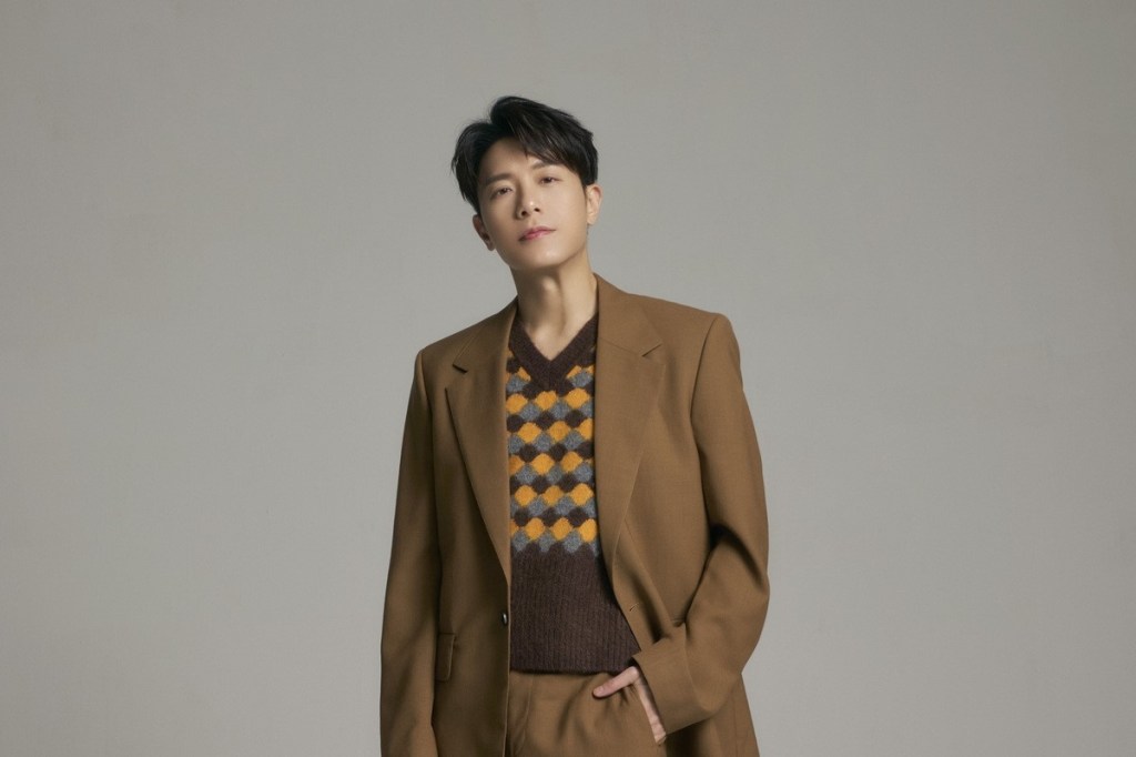 韋禮安攜手艾蜜莉AMILI為《監所男子囚生記》獻唱主題曲〈不開心就跳起來〉！