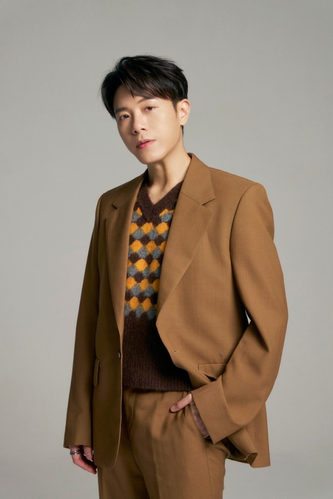 韋禮安與艾蜜莉AMILI合作超嗨單曲〈不開心就跳起來〉(照片提供:索尼音樂)