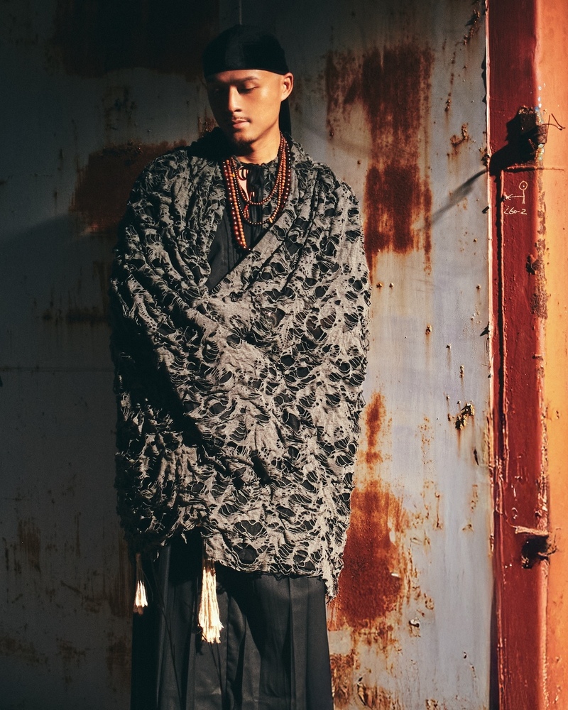 FRαNKIE阿法於〈諸忘〉MV扮野異世界濟公