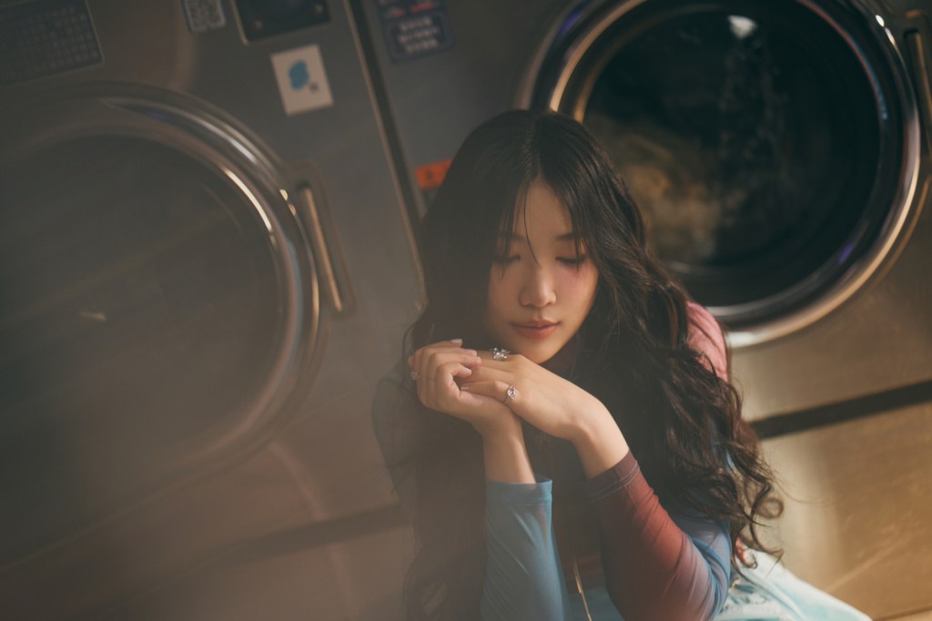 黃玠瑋推出新歌〈i人情歌〉(照片提供:環球音樂)