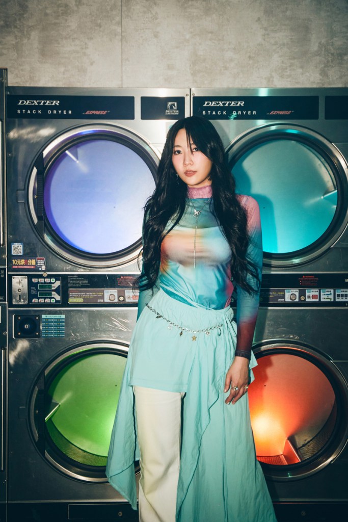 黃玠瑋推出新歌〈i人情歌〉(照片提供:環球音樂)