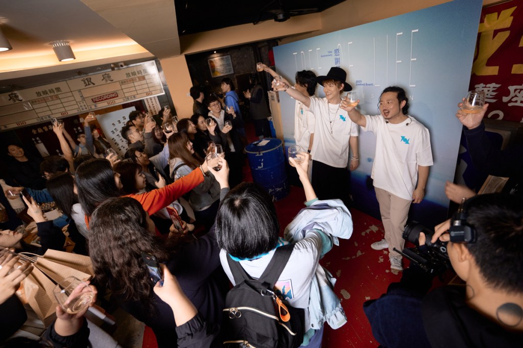 平安夜最暖乾杯！生命樹成軍15載，百人限定演出讓粉絲集體淚崩