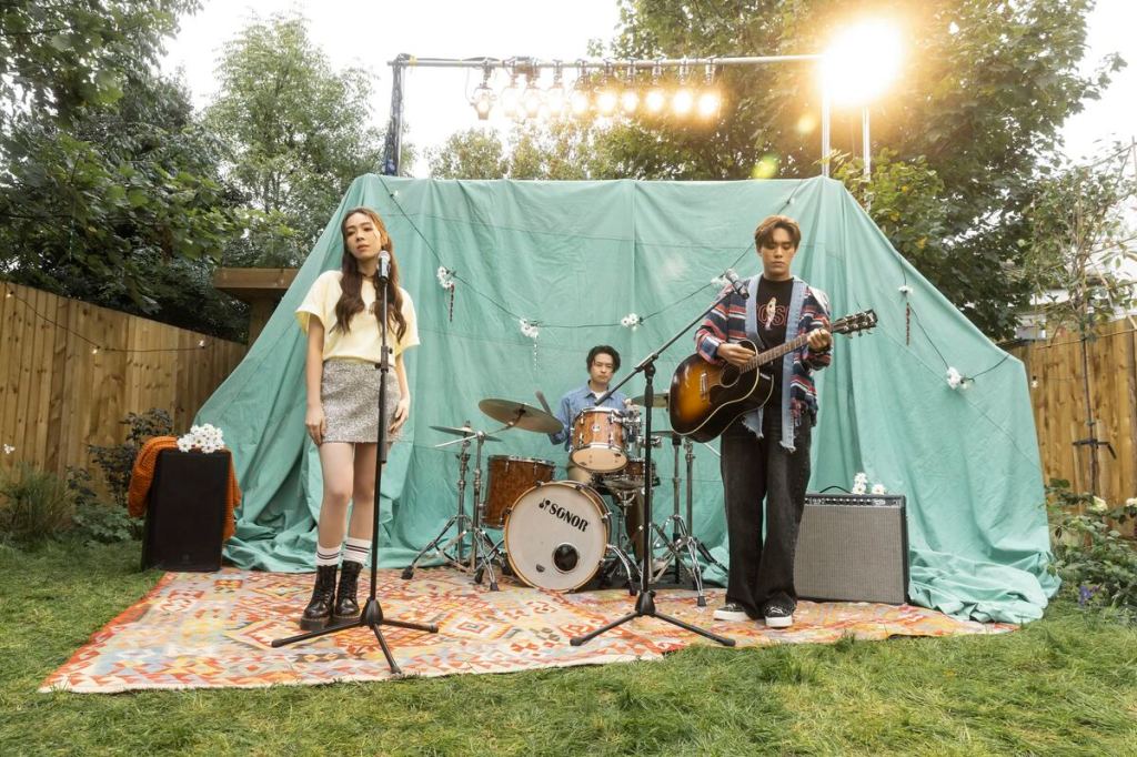 告五人艾比路錄音完，年末倫敦開派對House Party，〈夏天的海冬天的雪〉MV現場直接 live 開唱。（相信音樂提供）