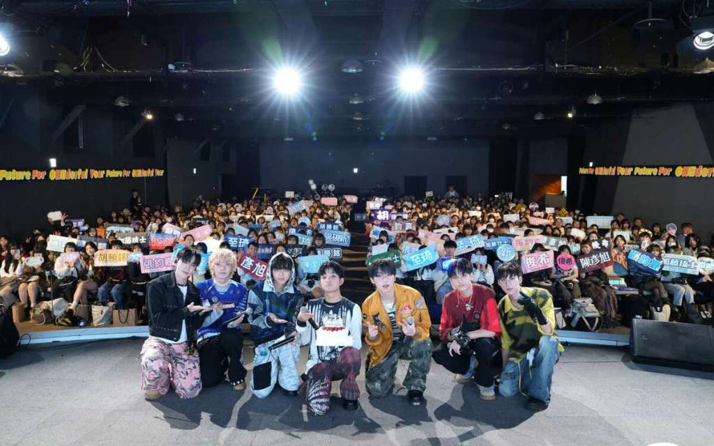 Dolfan特別為F.F.O送上特製的一週年蛋糕