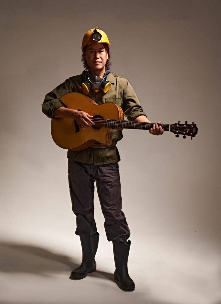 董事長樂團主唱吳永吉Kiat_Táng推出首張個人台語專輯《褪褲lān的兄弟》